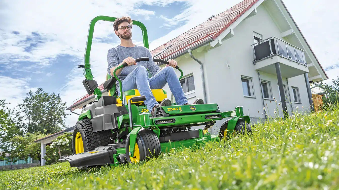 John Deere Z545R Zero Turn Mower image 1
