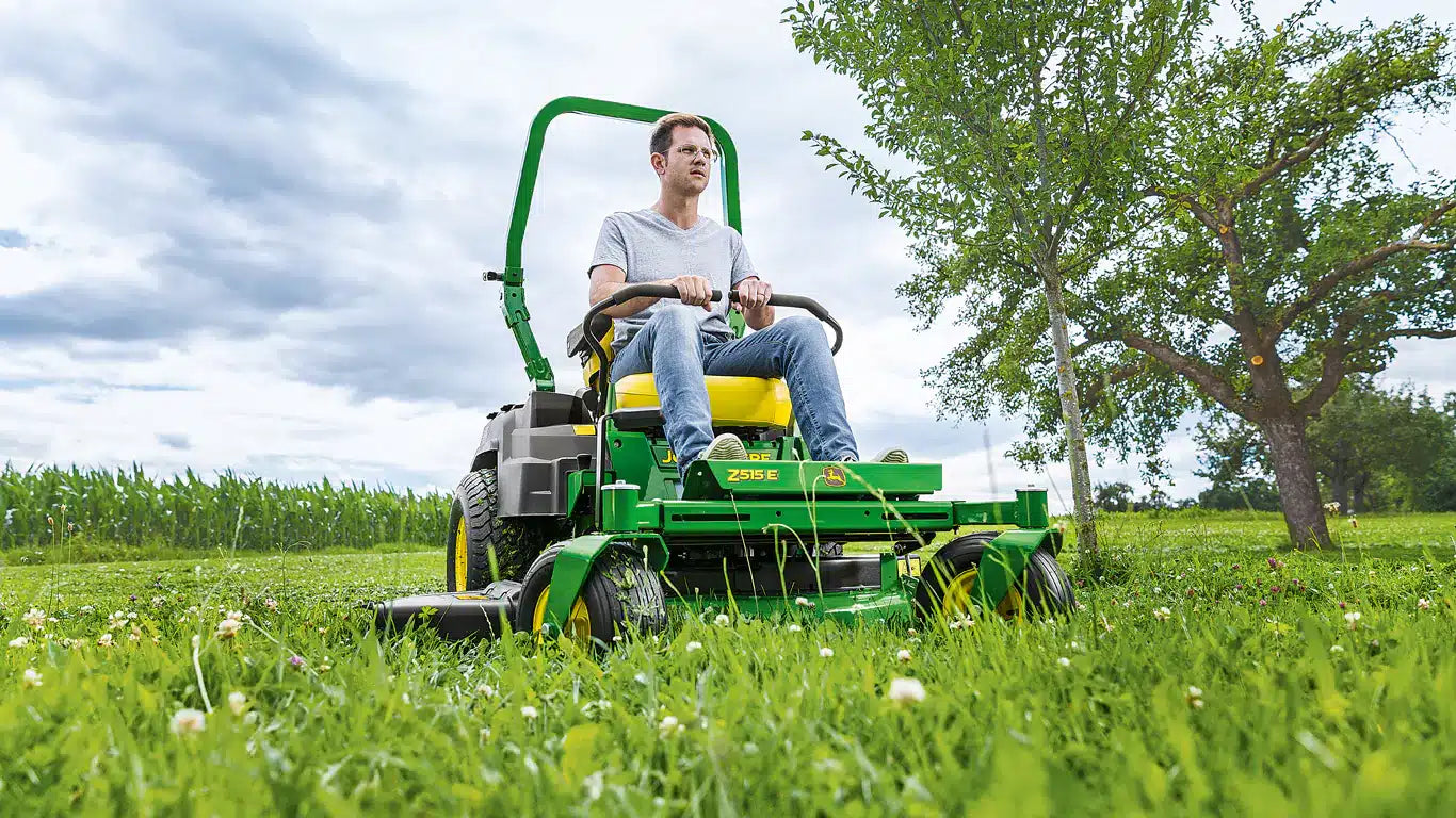 John Deere Z515E Zero Turn Mower image 3