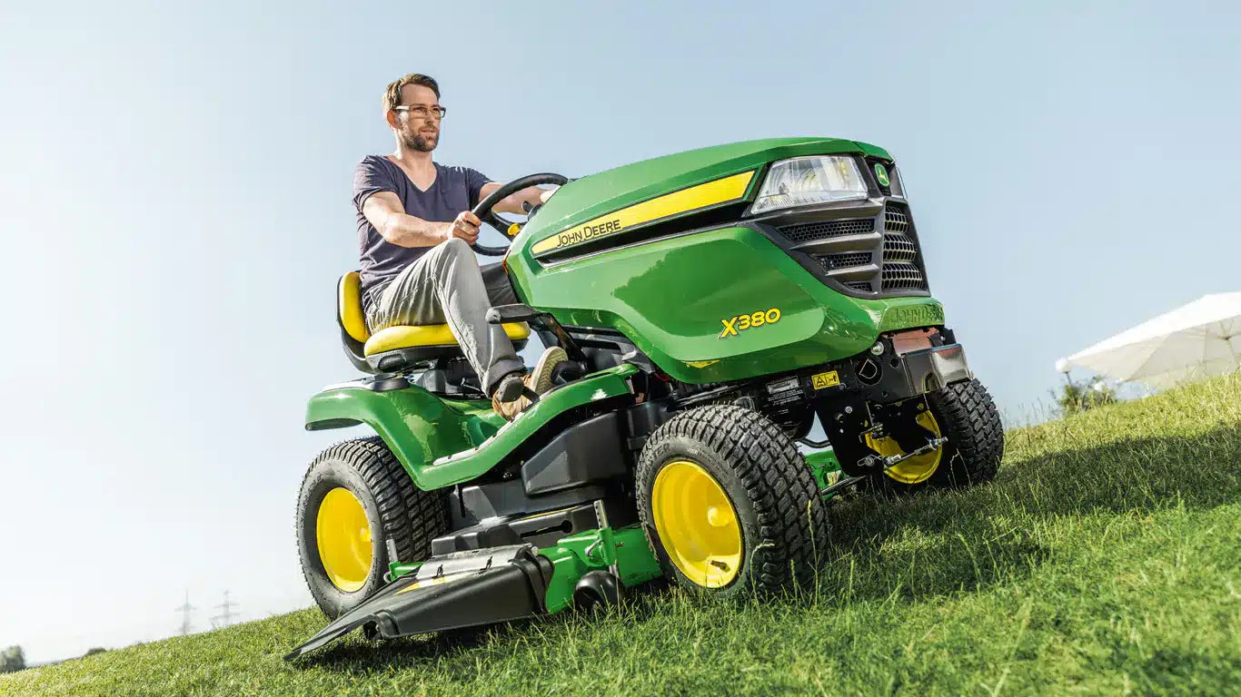 John Deere X380 Ride-on Lawnmower image 2