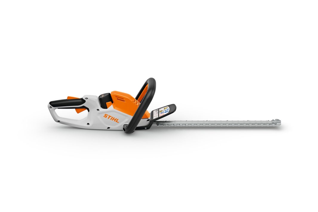 STIHL HSA 30 Cordless Hedge Trimmer Kit - Blade Length 45 cm / 18" image 1