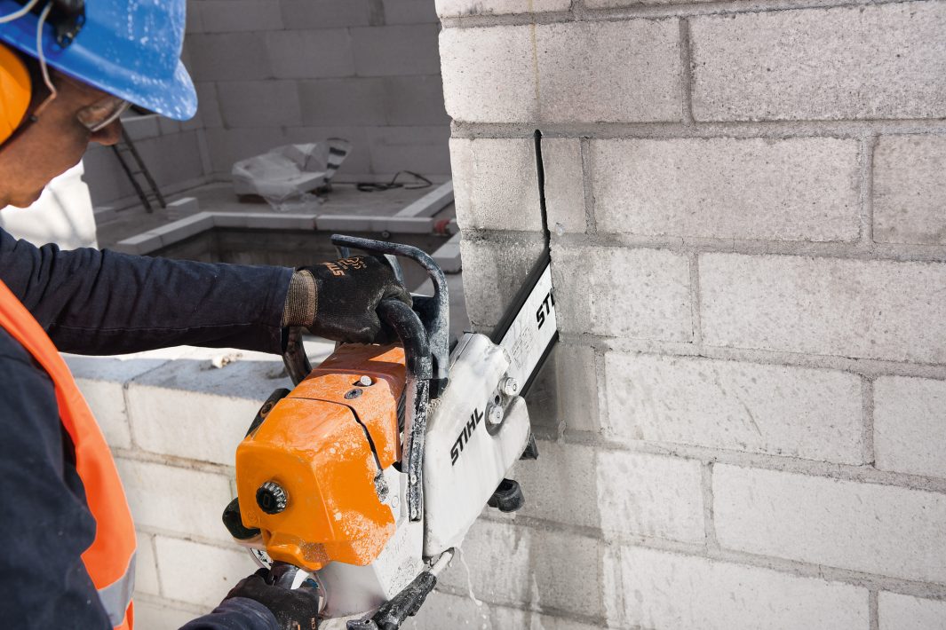 STIHL GS 461 Petrol Concrete Cutter - 40 cm / 16" Guide Bar image 2