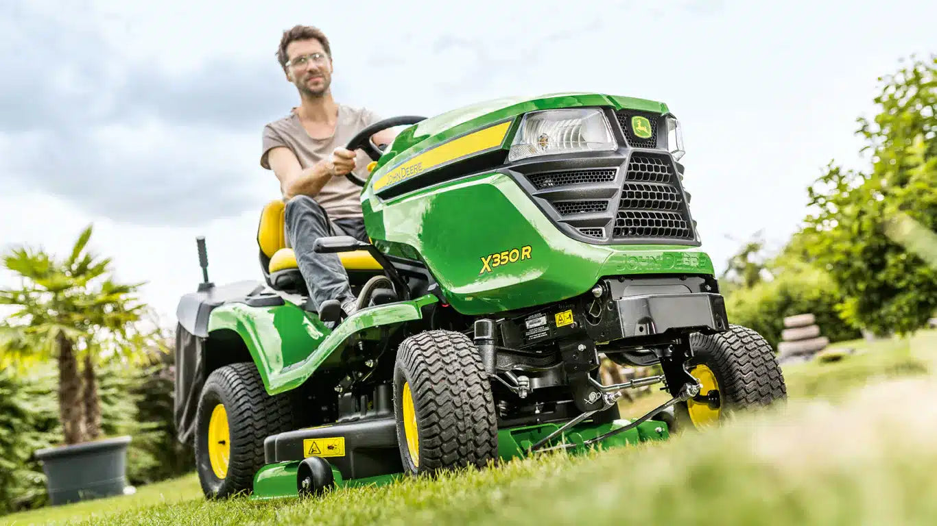 John Deere X350R Ride-on Lawnmower image 3