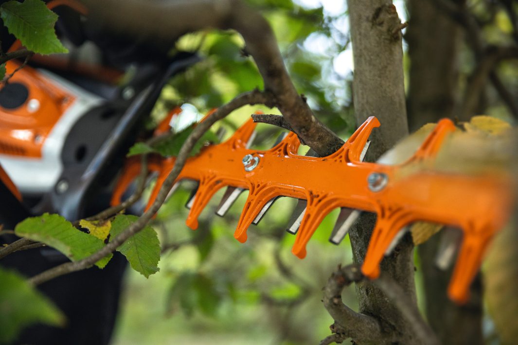 STIHL HSA 130 T Cordless Hedge Trimmer Tool Only - Blade Length 60 cm / 24" image 5