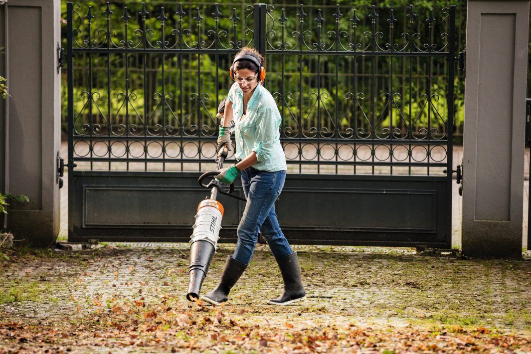 STIHL BG-KM Leaf Blower KombiTool image 1