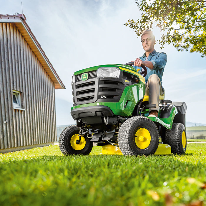 John Deere X117R Ride-on Lawnmower image 1