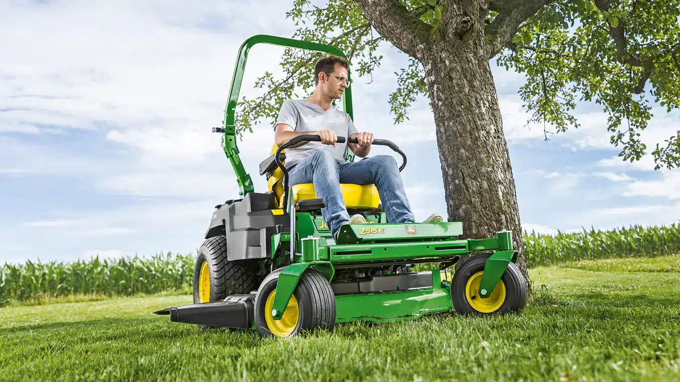 John Deere Z515E Zero Turn Mower image 1