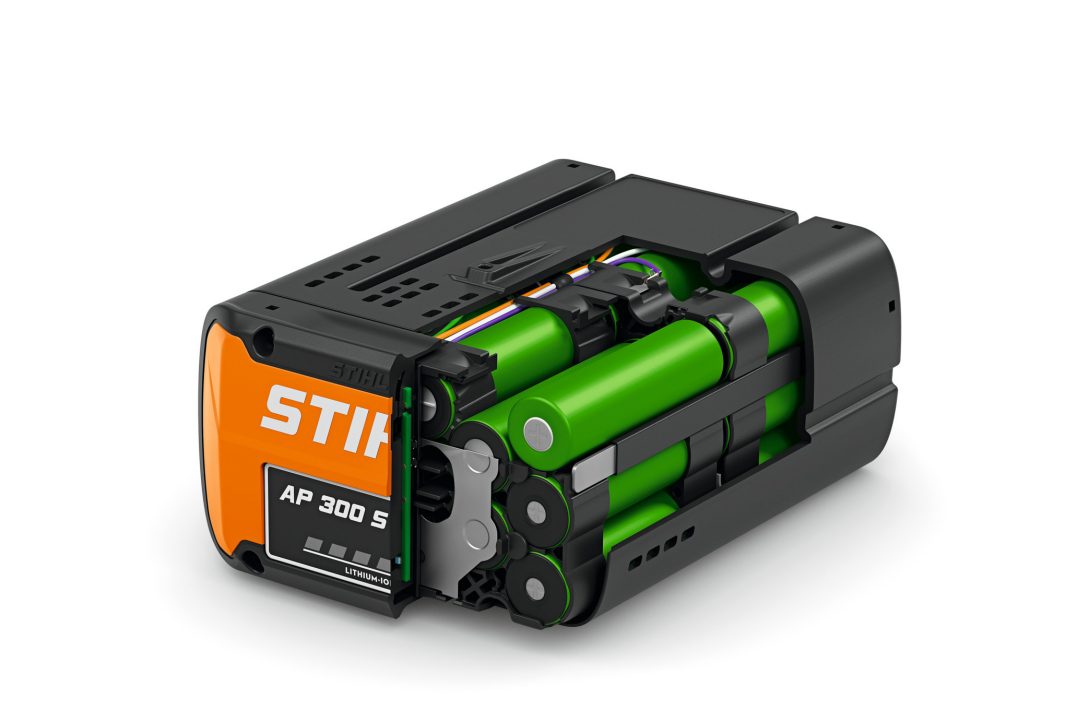 STIHL AP 300 S Battery With STIHL Connected image 1