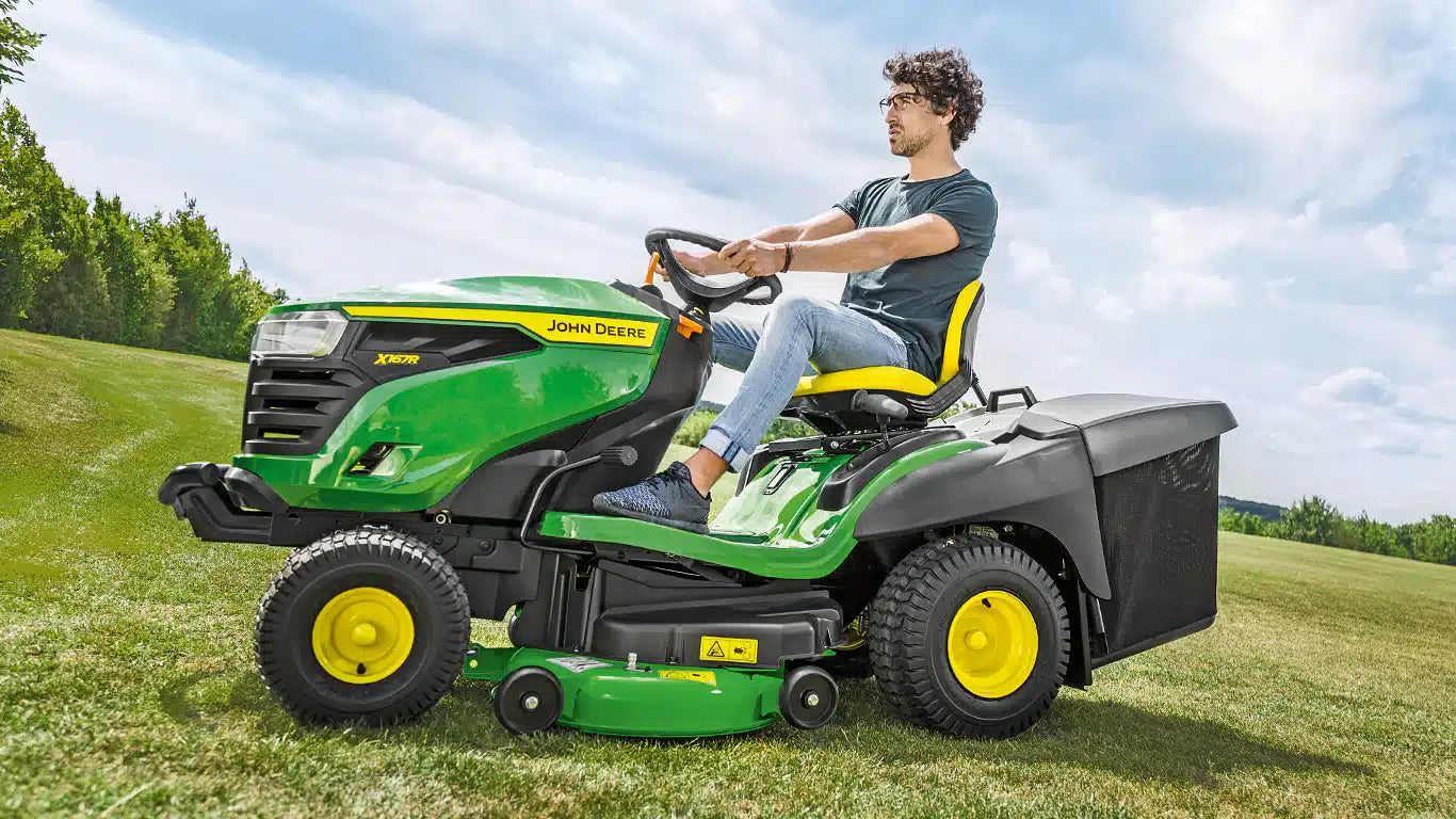 John Deere X167R Ride-on Lawnmower image 6