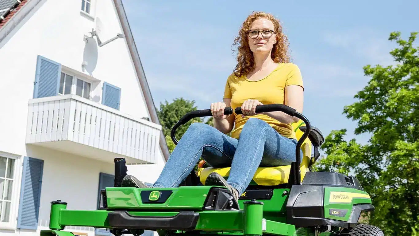 John Deere Z320R ZTrack Zero Turn Mower image 3