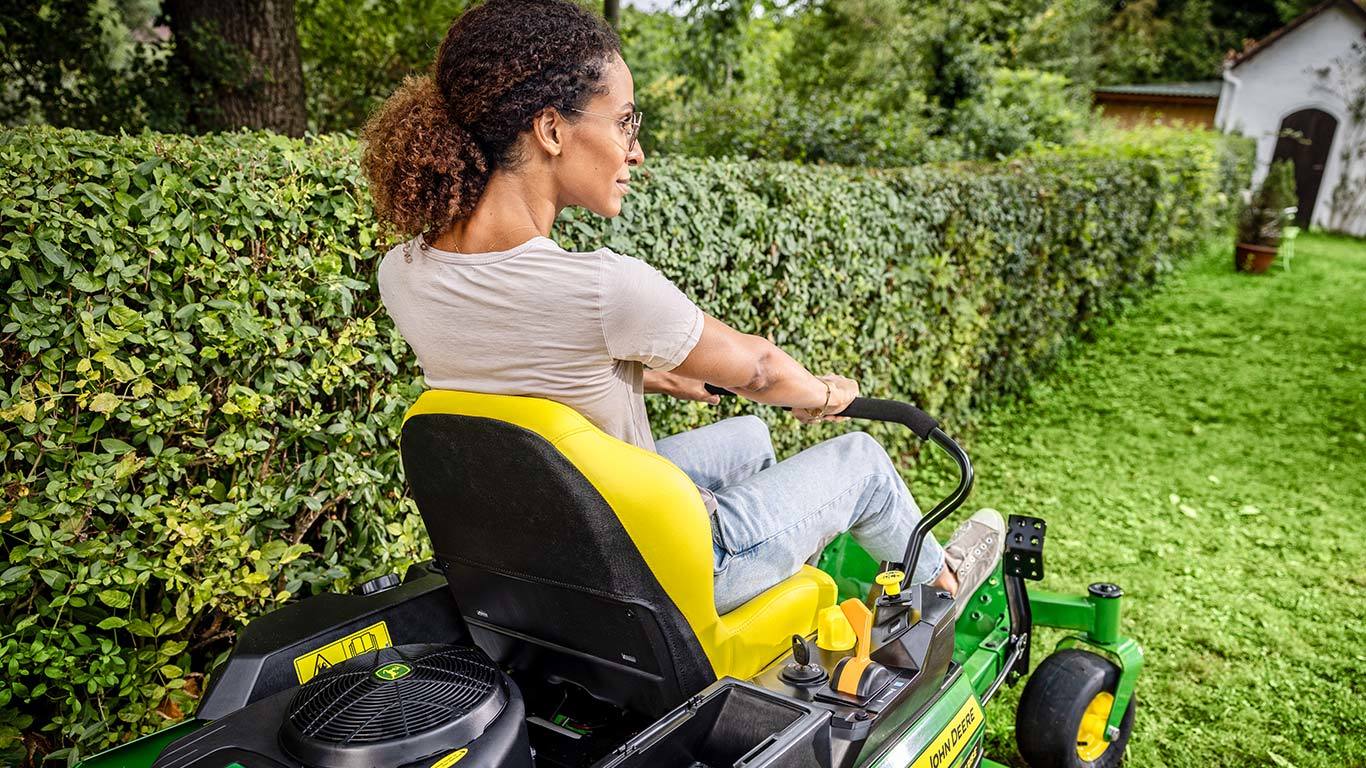 John Deere Z315E ZTrack Zero Turn Mower image 3