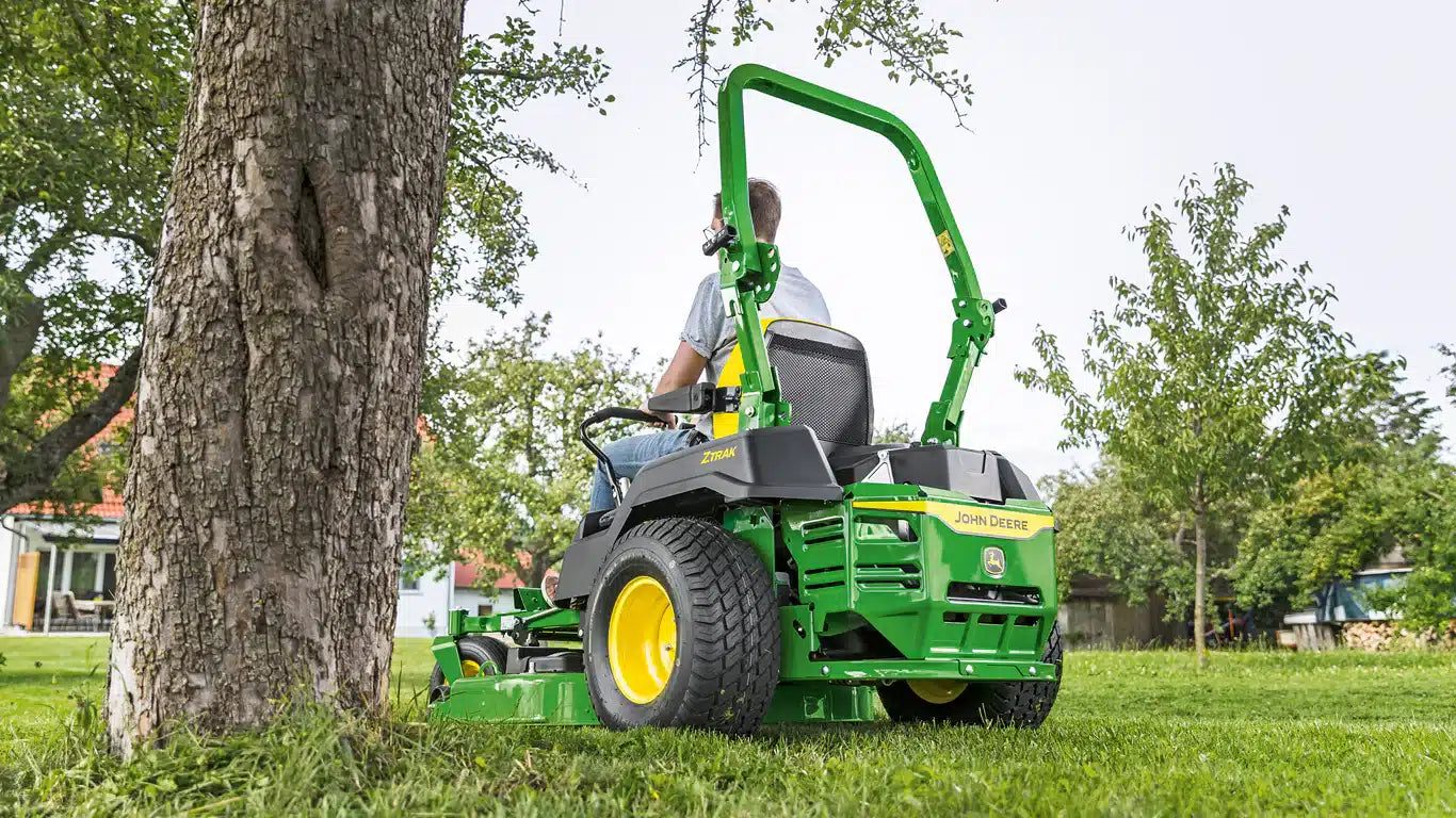 John Deere Z515E Zero Turn Mower image 2