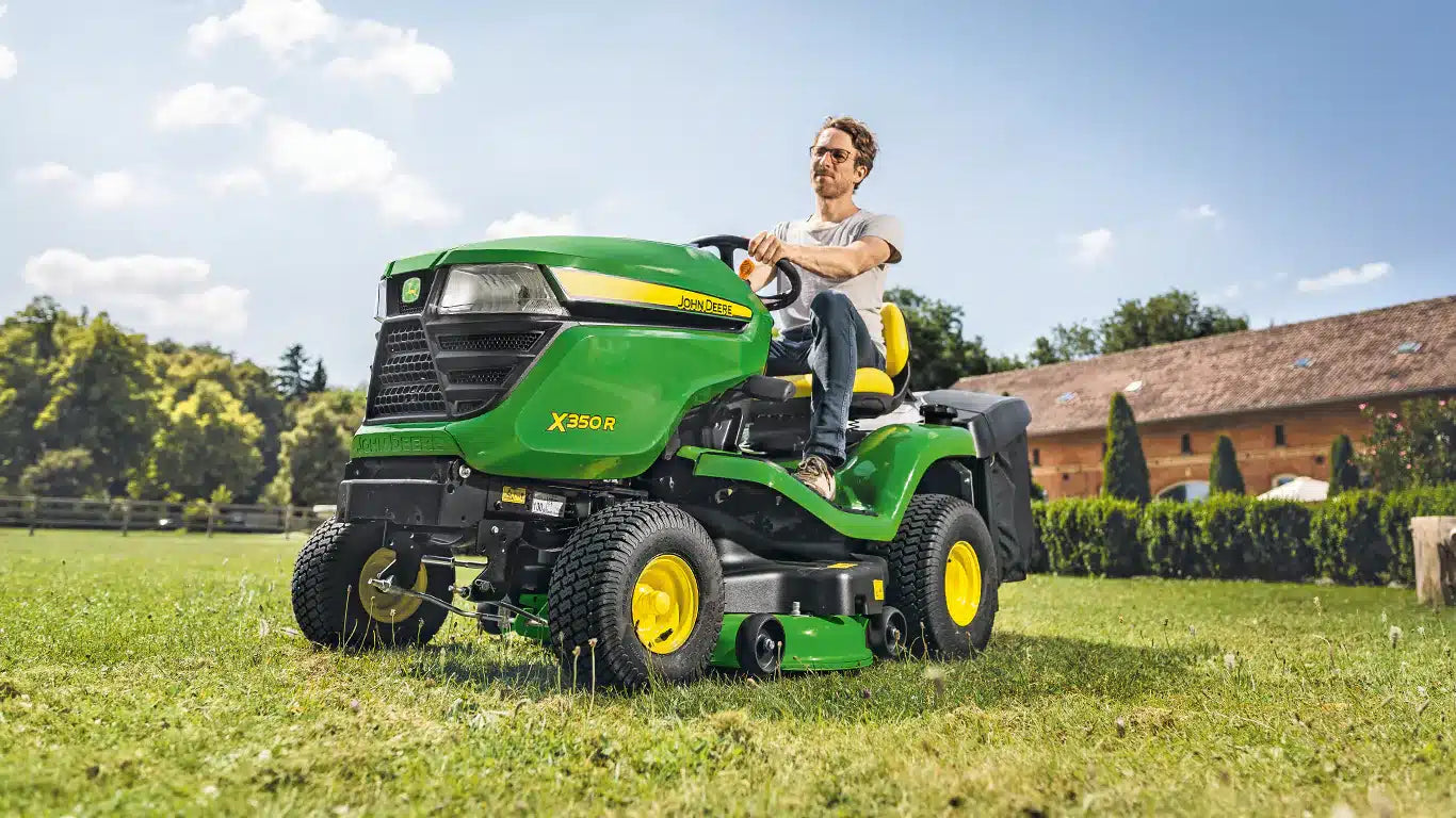 John Deere X350R Ride-on Lawnmower image 2